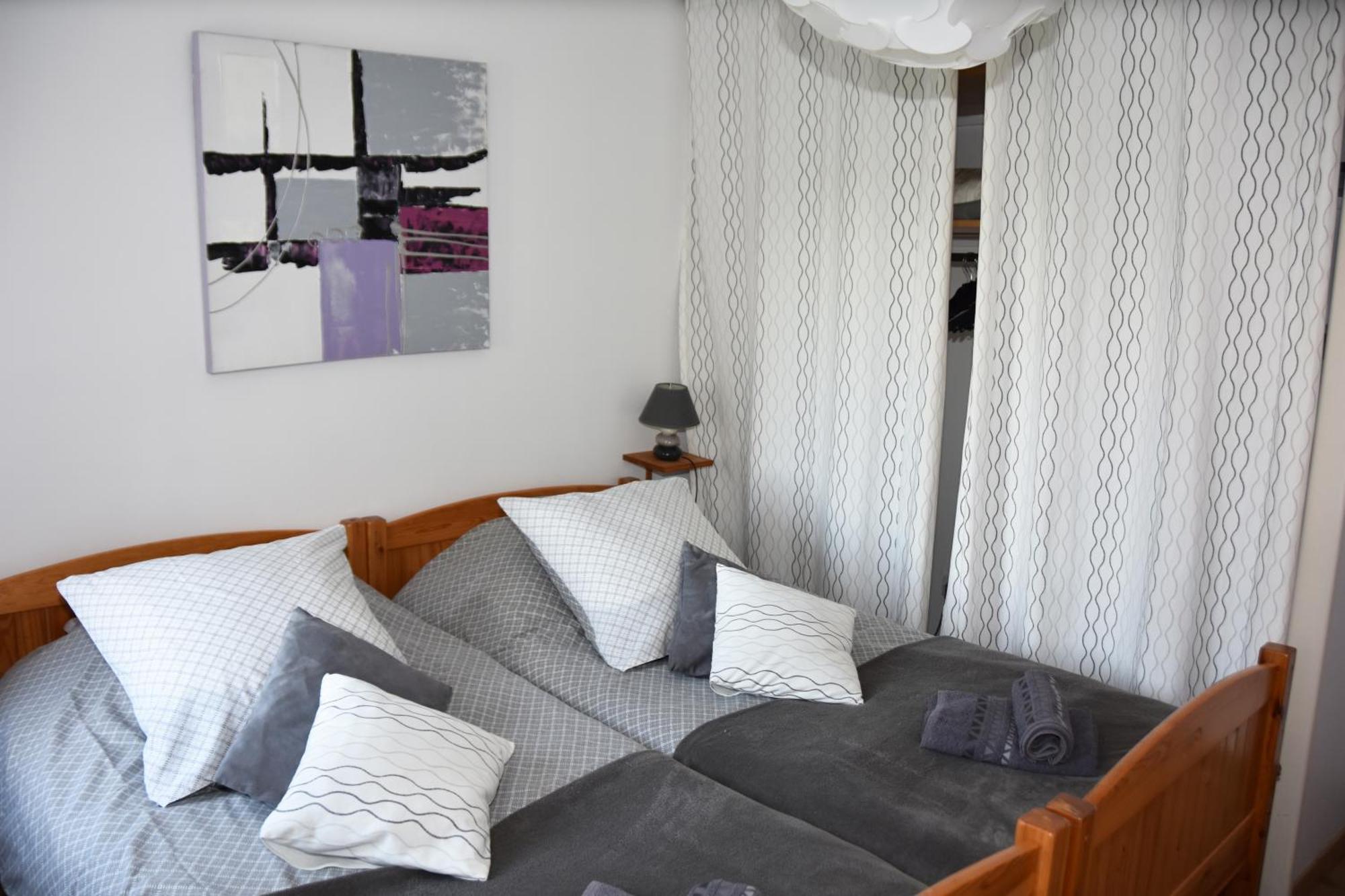 Les Volets Bleus Villa โพรแว็ง ภายนอก รูปภาพ