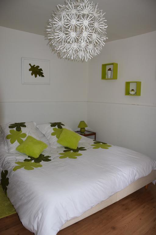 Les Volets Bleus Villa โพรแว็ง ภายนอก รูปภาพ
